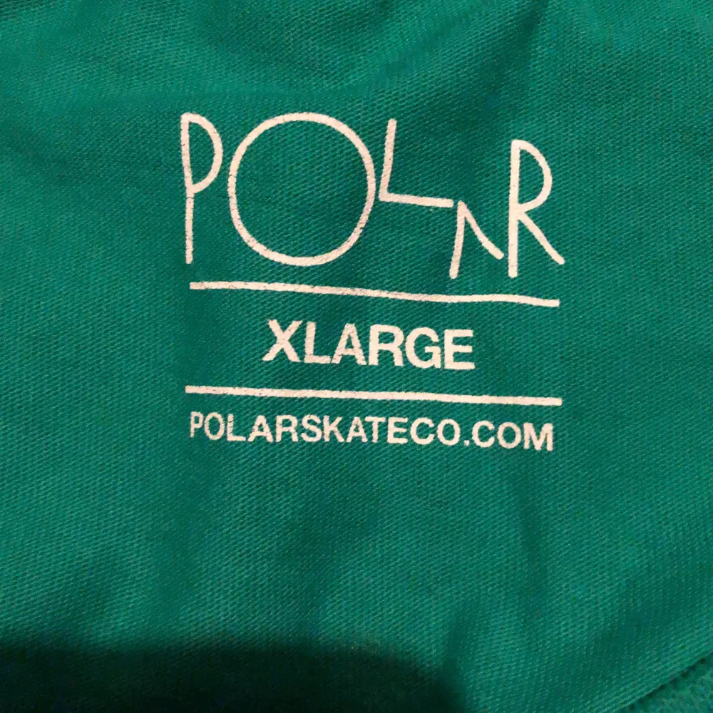 Polar skate Co T-shirt. Den är lite grönare i verkligheten. Skriv om du har frågor eller vill ha fler bilder:) . T-shirts.