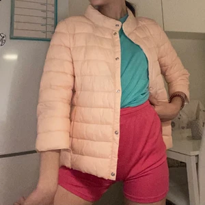 En fin vår jacka med korta armar - En fin pastel rosa vår jacka oanvänd ☺️ (frakt ingår)