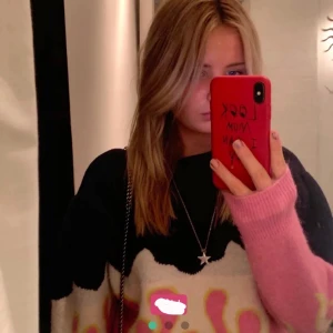 Tröja  - Så fin och mysig tröja från & other stories. Köpt här på Plick men säljer eftersom den dessvärre inte kommer till användning (lånade bilder).