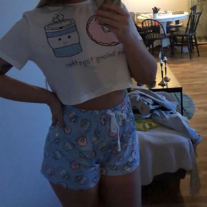 Pyjamasset  - Supergulligt matchande pyjamasset!! Väldigt lätt material att sova i💞