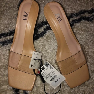 Klackar - Genomskinliga klackar från Zara. Köpta för 399kr säljer för 250kr.