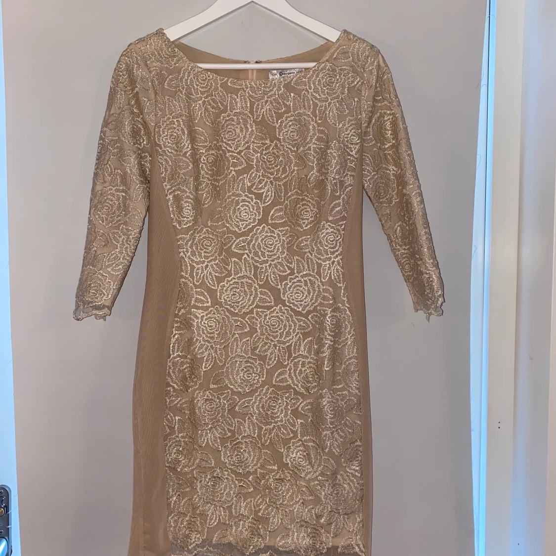 Elegant klänning till salu