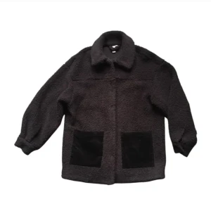 & others stories - Säljer min mysiga teddyjacka från & Other Stories ~ 38. Passar bra till vintern/hösten. Sparsamt använd, köpt förra vintern.