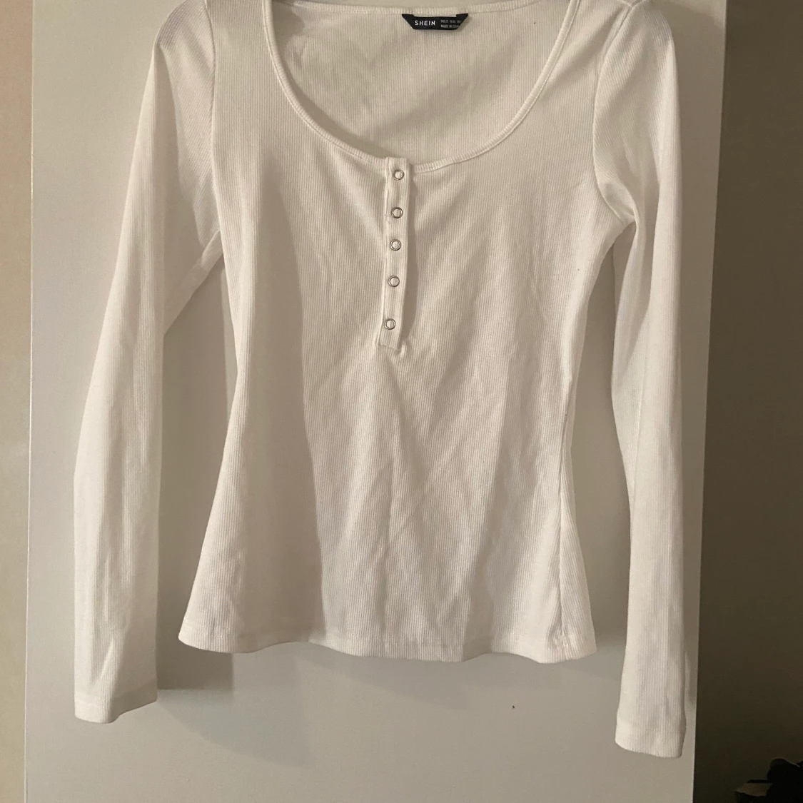 Fin och enkel vit tröja  - 90