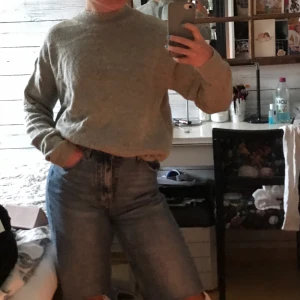 Grå stickadtröja - Superhärlug och mysig tröja från Lager 157. Aldrig använd❤️ frakt tillkommer.