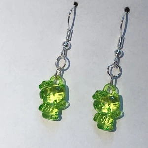 Hello kitty - Supersöta Hello Kitty-örhängen❕Finns endast ett par/färg (orange, grön)❗️Fri Frakt❗️🔔Vänligen meddela bara om du har funderingar eller om du har bestämt dig för att köpa🔔 Finns även på Instagram @Lollizenzz