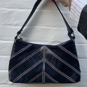 Väska! - Jättesnygg och unik väska i jääääätttebra skick!! 🙈🥰🥰  perfekt vardagsväska 