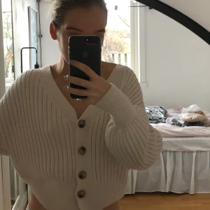 NAKD beige knit - Nyskick. Utgången modell. Hör av er vid frågor eller bilder!! 💕 Köpare står för frakten 60kr 📦 