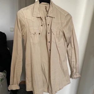 beige skjorta - beige skjorta