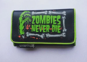  - Plånbok från shock.se

Knappt använd så väldigt fint skick! 

Frakt tillkommer.