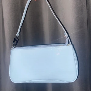Ljusblå axelväska💙 - Ljusblå axelväska, 60kr plus frakt💙💙