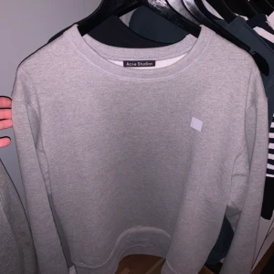 Acne sweatshirt - Väldigt bra skick, köpt på Facebook. Kan fraktas