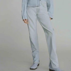  - Säljer mina snygga jeans från zara, använt ca 2-3 gånger och säljer pga de är för stora. Mycket bra skick!