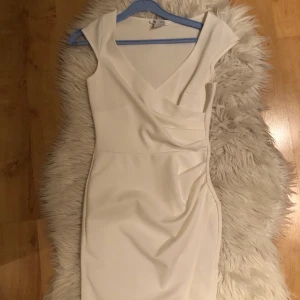 Klänning - Från Nelly, superfin men för liten för mig, frakt 63kr spårbar💗