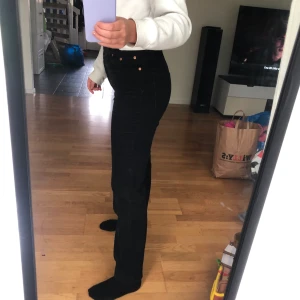 Snygga Manchester  - Super snygga svarta Manchester jeans i storlek 38💕💕