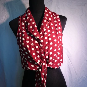 Kort knyttopp - Knytblus/magtröja, passar S