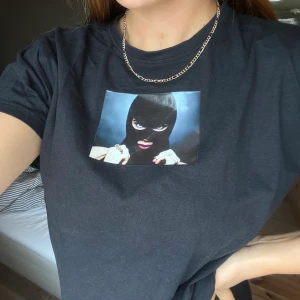 Tshirt  - Jätte cool tshirt säljer pga använder inte längre💕 frakt tillkommer🤍 BUD: 100kr ink frakt 