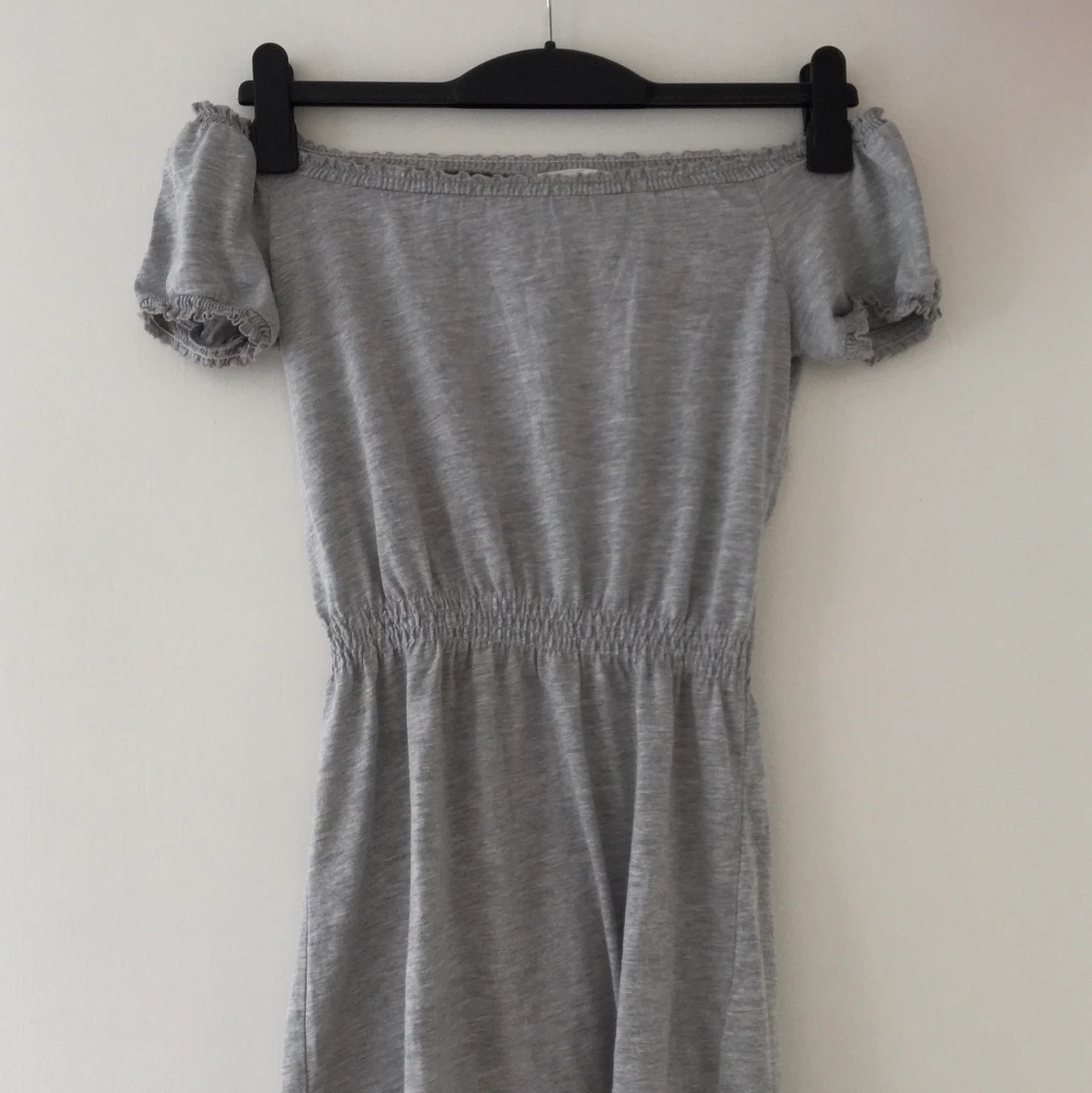 Grå of shoulder klänning 🤍 - 91