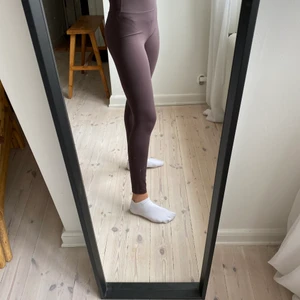 Träningsbyxor  - Säljer mina träningsbyxor från hm pga att jag inte använder de. Använda fåtal gånger. 