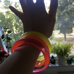 Neon armband - 3 neon armband i rosa, orange och gul! perfekt till ditt nästa rave 🎆🎇🌠 köpare står för frakt