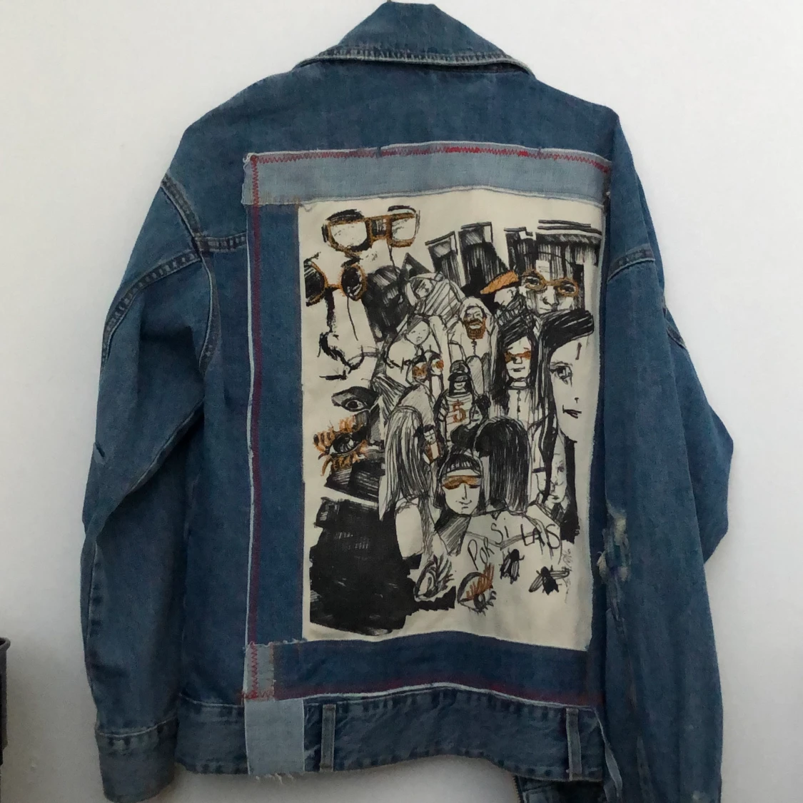 Jeans jacka med tryck på rygg - 90