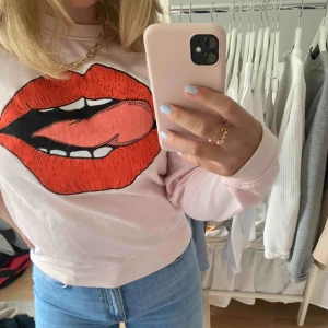  - Cool tröja från Bikbok. Sparsamt använd 