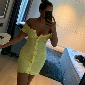 Off shoulder klänning  - Bra kvalite