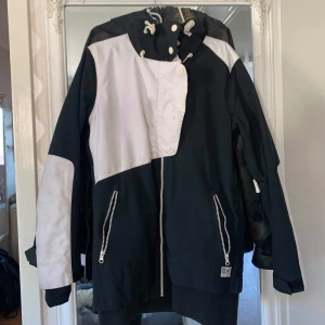 Colourwear jacka - Väl använd men inga skavanker🥰 storlek S