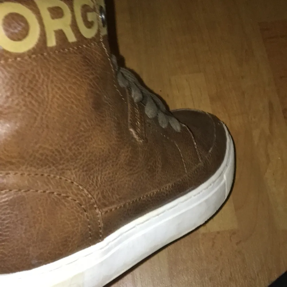 Björn Borg skor, köpta för 500kr bra skick , använt många gånger Använder ej för att dem är för små. Skor.