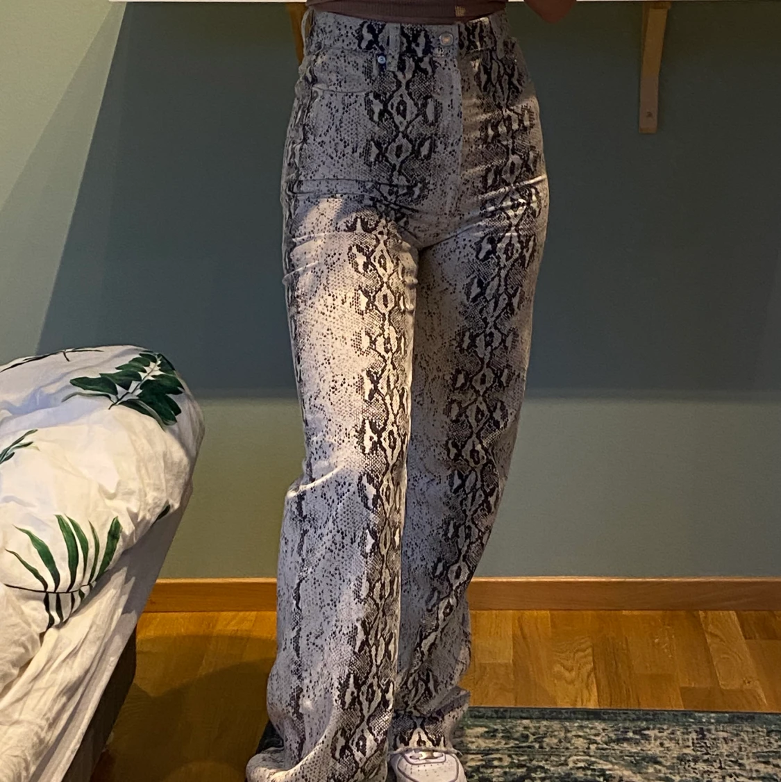 Orm mönstrade jeans