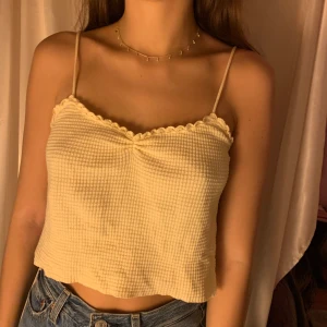 Gult linne, Bershka - Superfint linne från Bershka, croppat