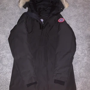 Canada goose  - Canada goose jacka har använd den i 2 månader den är som ny 9/10 kan då ner pris vid snabb affär har tags kvar 