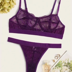 Lila Underklädes sett - Ett sett underkläder från Shein, i superfin mörklila färg. Endast testat (över andra underkläder) Sitter supersnyggt, men BHn är tyvärr för liten. 90 kr + frakt 💜