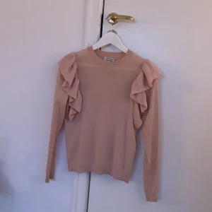Rosa tröja - Ljusrosa tröja från &otherstories 100% ull