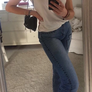 Jeans!  - Mom jeans från hm! Ritat på dom själv, stjärnor och blixtar. Tygpenna som tål tvätt! 