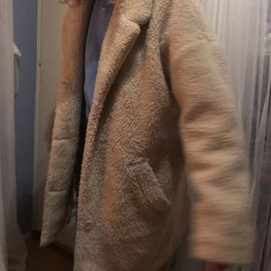 Teddy jacka - Super varm Teddyjacka! Det har blivit för stor för mig men annars var det här min favorit jacka på vintern! 