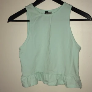  - Oanvänd kortare topp