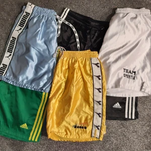 SÖKER: Äldre sport shorts Adidas, Puma etc - SÖKER: Äldre sport shorts från Adidas, Puma, Diadora, Nike etc. Storlekar S - XL, men även 164/176 intressant. Bra betalt