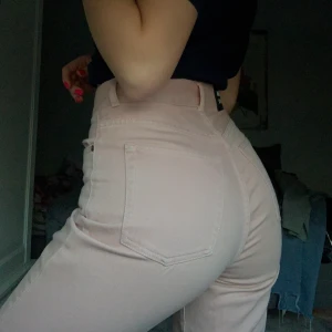 ROSA BYXOR  - Super sköna rosa byxor från Dr Denim. Strl 27/30