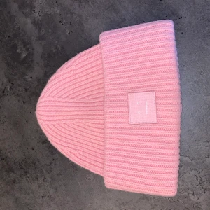 Acnemössa - Rosa acnemössa i nyskick