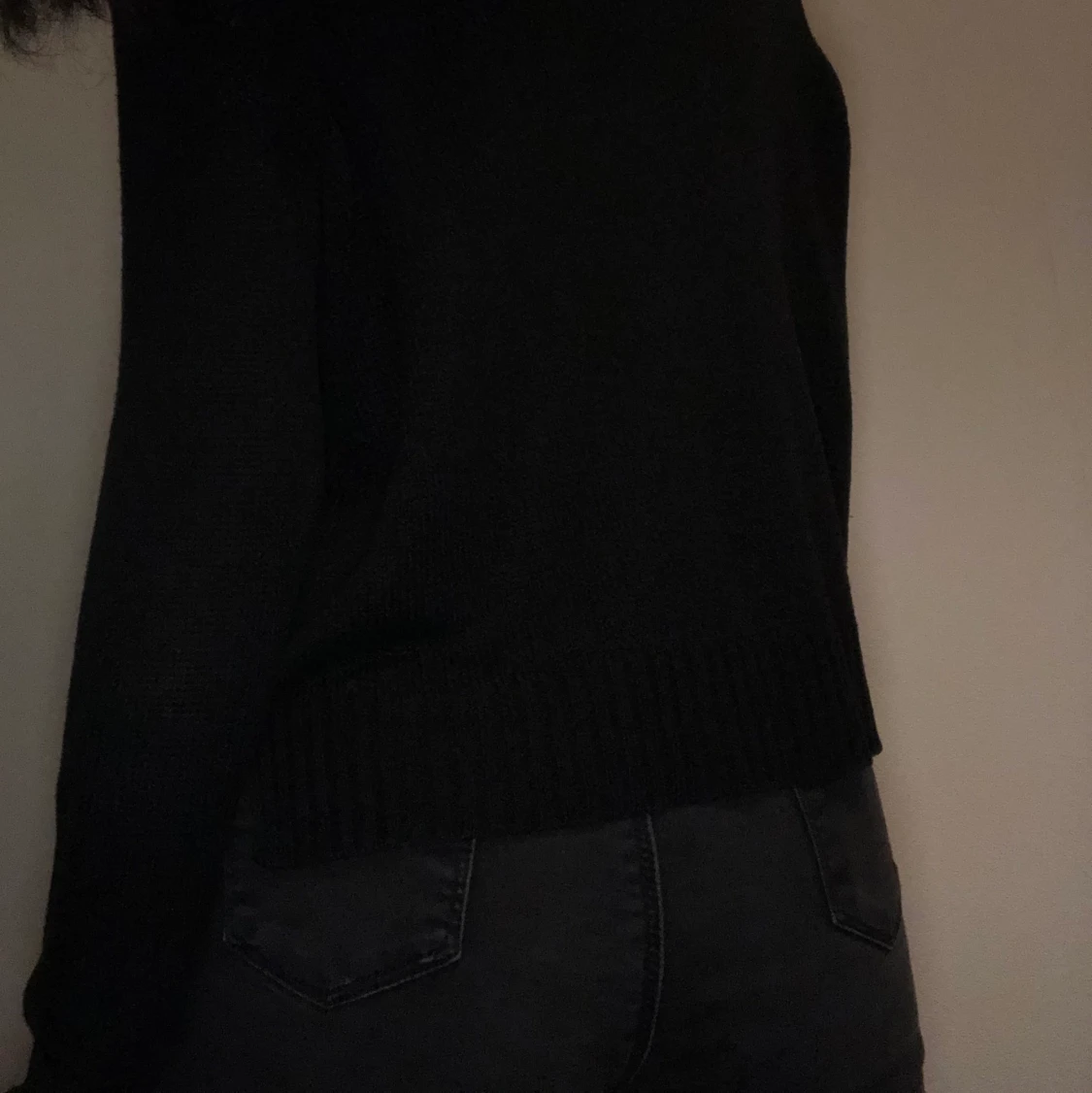 Svart stickad tröja  - 90