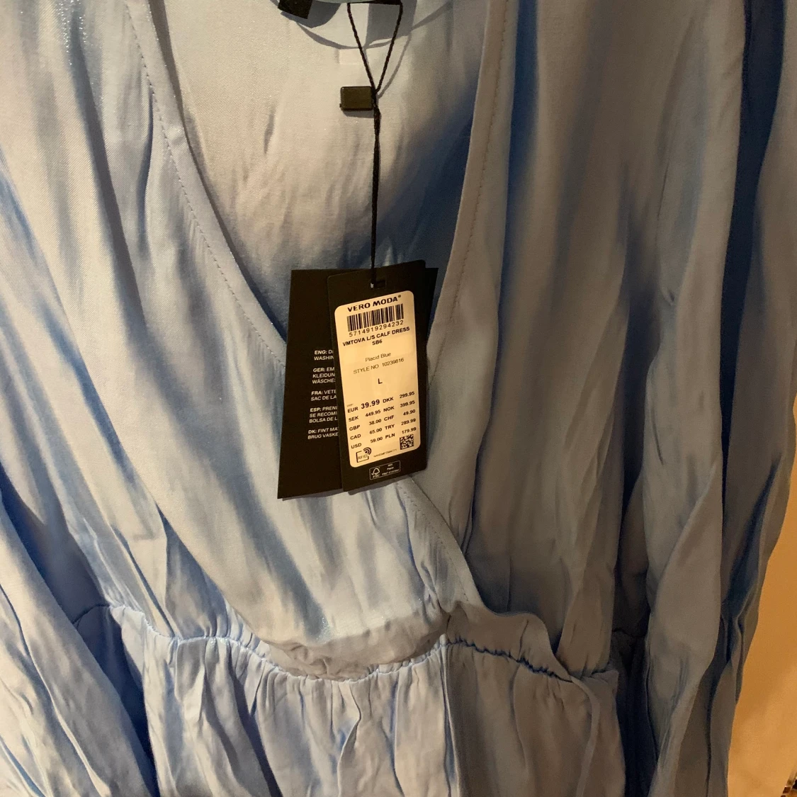 Klänning ljusblå skimmer L - 90