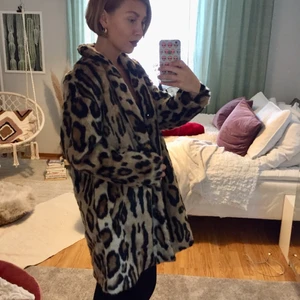 Fuskpäls leopard strl M - Leopardjacka från Lindex i strl M. Nyskick. 