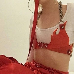 Flame bh  - Sååå snygg och unik men kommer tyvärr ej till användning 😭 den är endast använd 1 gång och nypris är runt 1000kr. Säljer för 500kr eller högsta bud! Frakt tillkommer på 66kr 