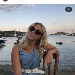  - Fin klänning i bra skick. Använd ett fåtal gånger. 