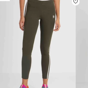  - 🍏Leggings från Adidas. Aldrig kommit till användning då dom tyvärr är för stora för mig. Köparen står för frakten.🍏