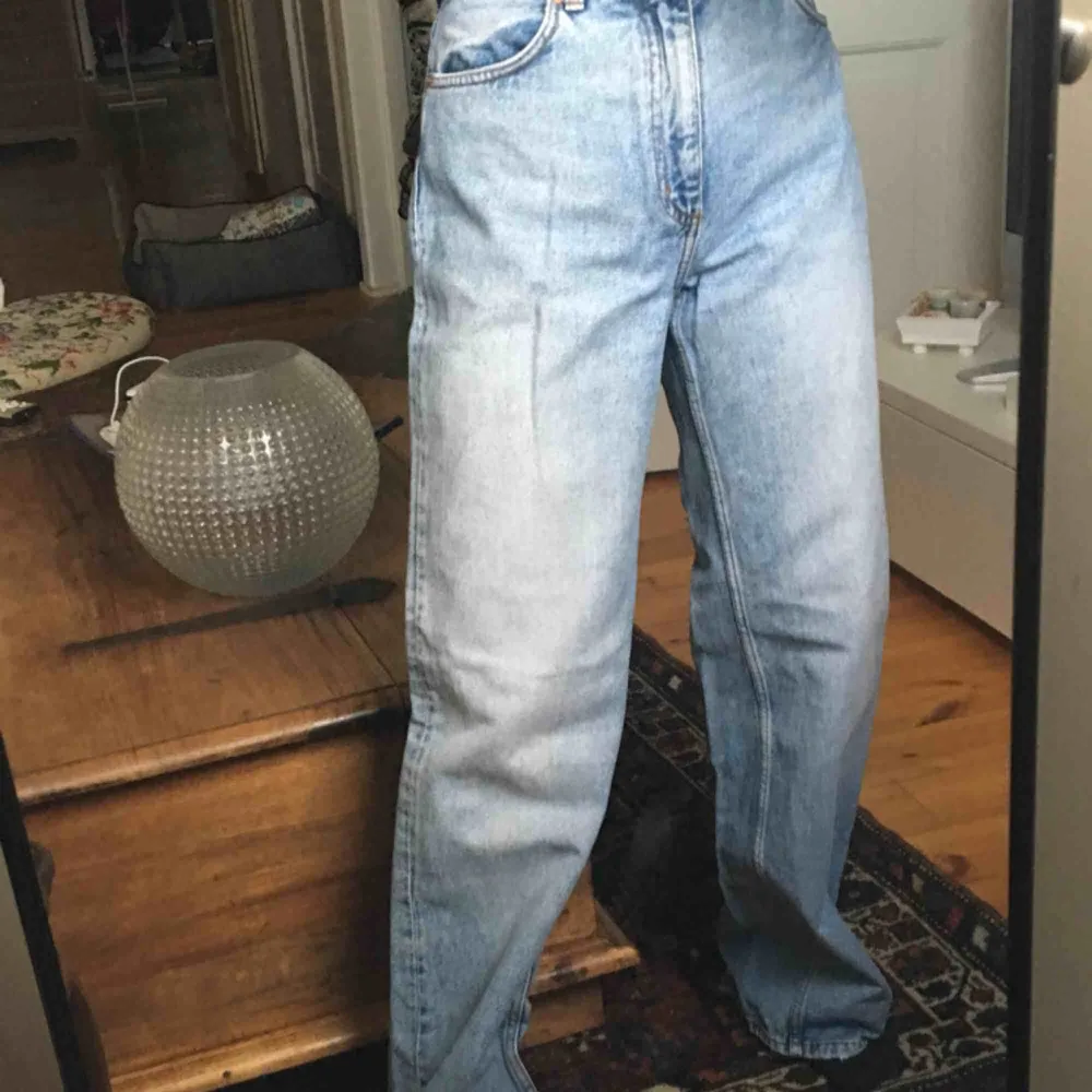 skitsnygga jeans från monki!!💖. Jeans & Byxor.