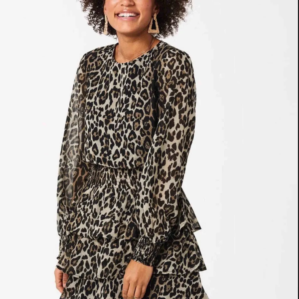 Gina Tricot leopardklänning, kommer aldrig till användning tyvärr . Klänningar.