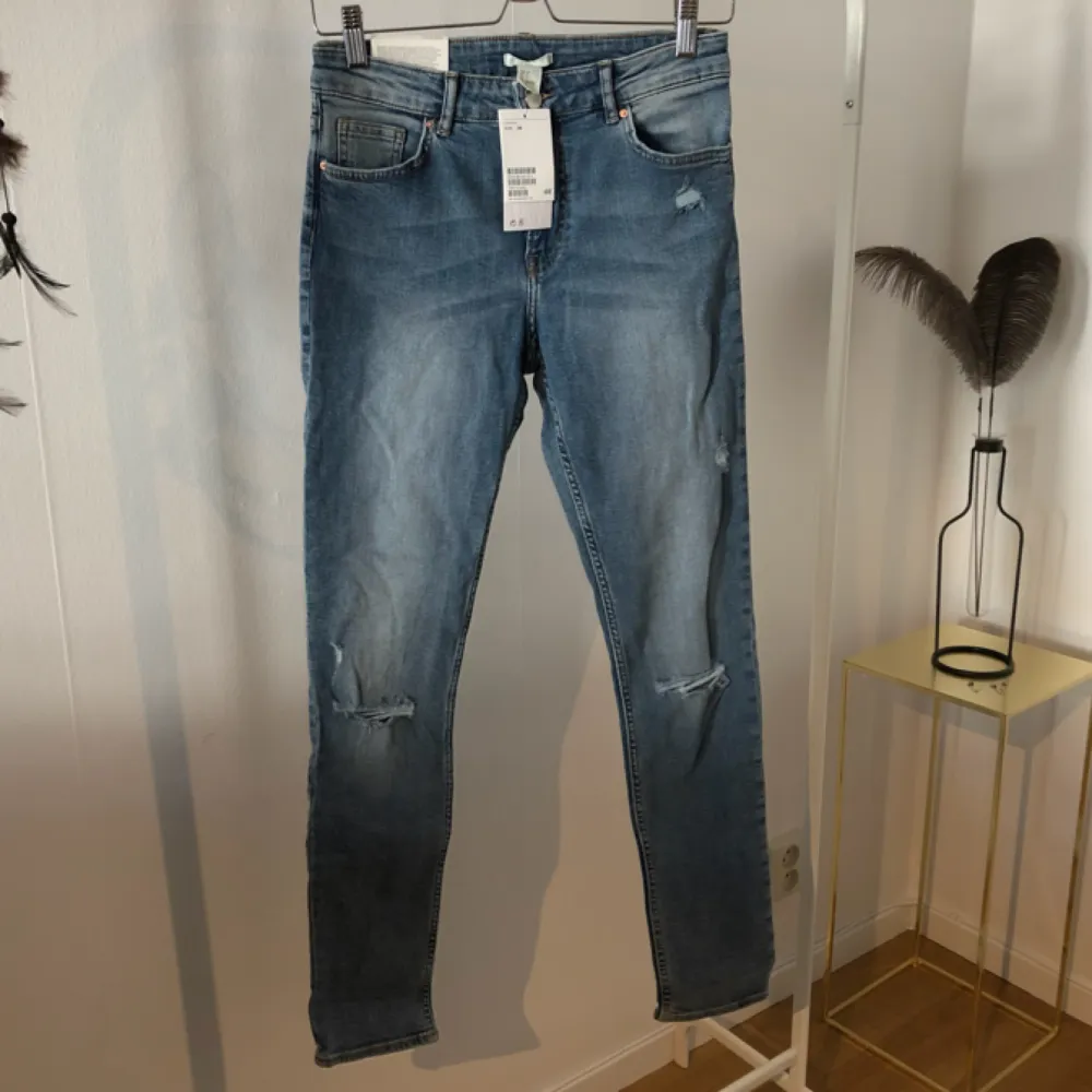 Stuprörs jeans i superstretch från H&M. Nya och oanvända. Jeans & Byxor.