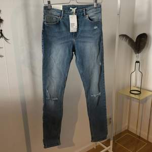 Stuprörs jeans i superstretch från H&M. Nya och oanvända